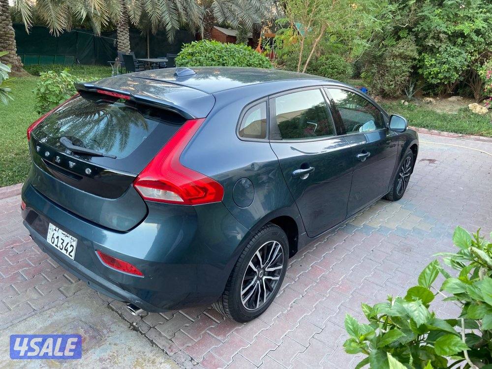 بحاله ممتازه V40 صيانه عامه موديل 2019 سلندرات 4 وارد الوكاله2