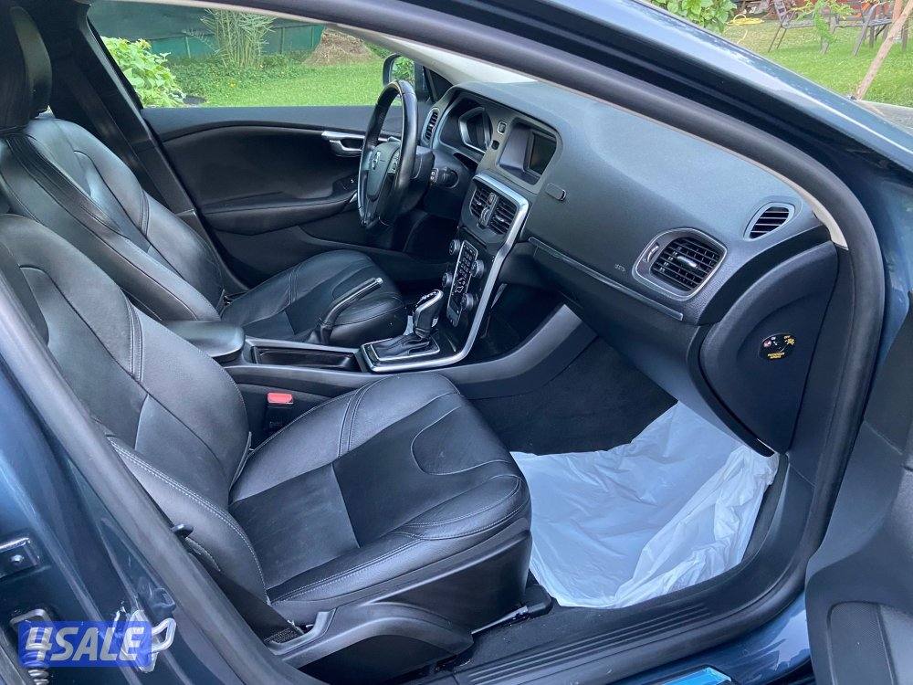 بحاله ممتازه V40 صيانه عامه موديل 2019 سلندرات 4 وارد الوكاله5