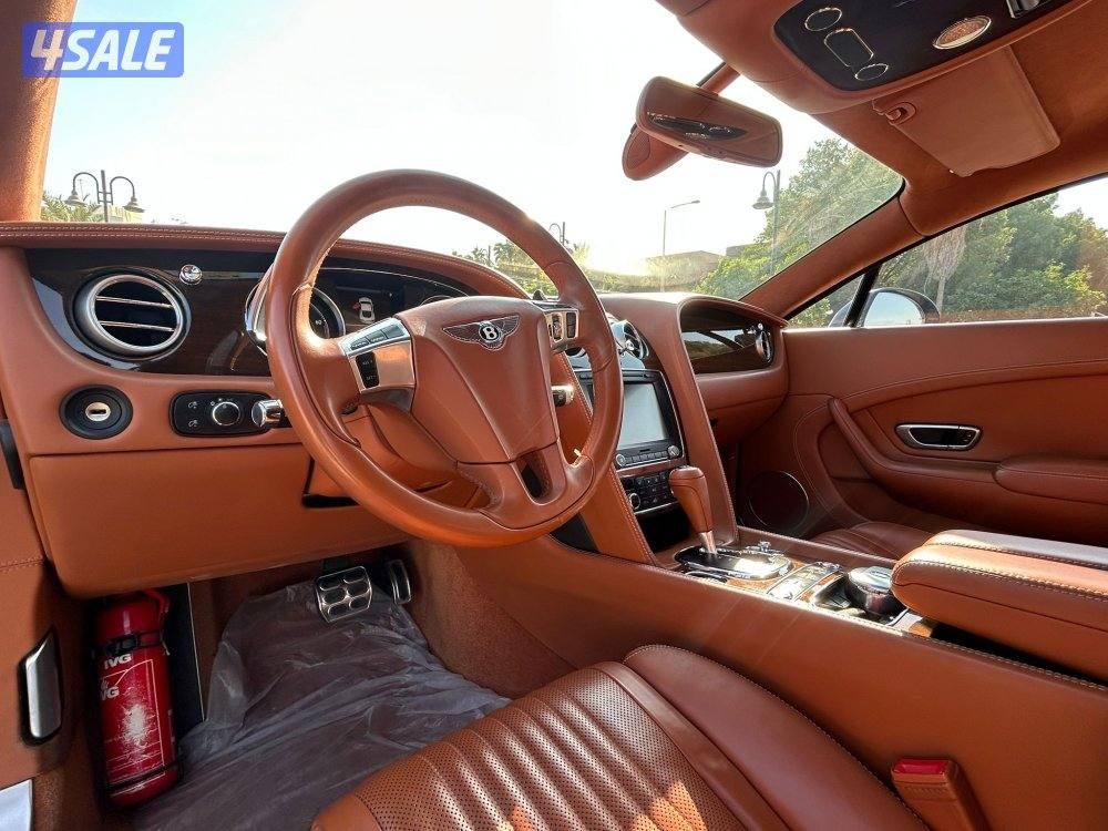 بنتلي GT8
موديل 2016
8 سلندر
عداد: 85 الف8