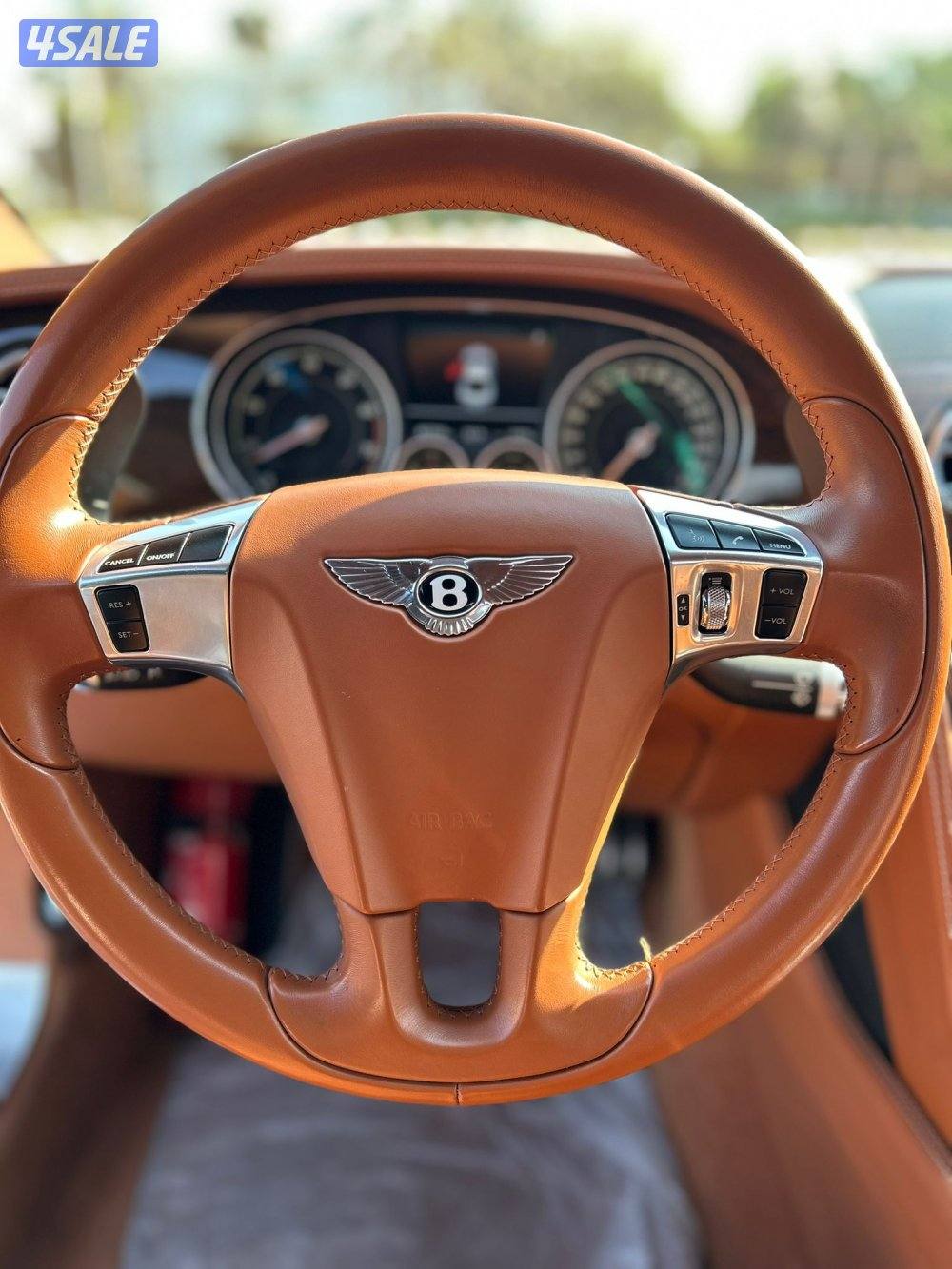 بنتلي GT8
موديل 2016
8 سلندر
عداد: 85 الف11