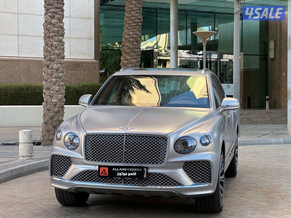 بنتليBENTAYAGA V8 موديل2022 عداد26الف وارد الزياني تحت الكفاله1