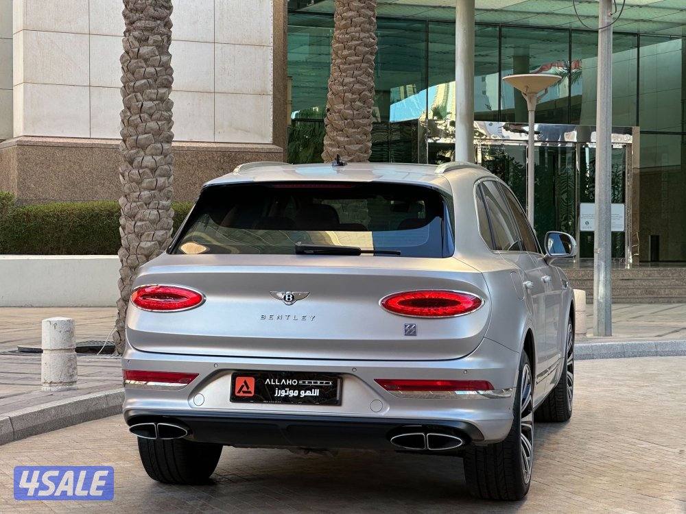 بنتليBENTAYAGA V8 موديل2022 عداد26الف وارد الزياني تحت الكفاله3