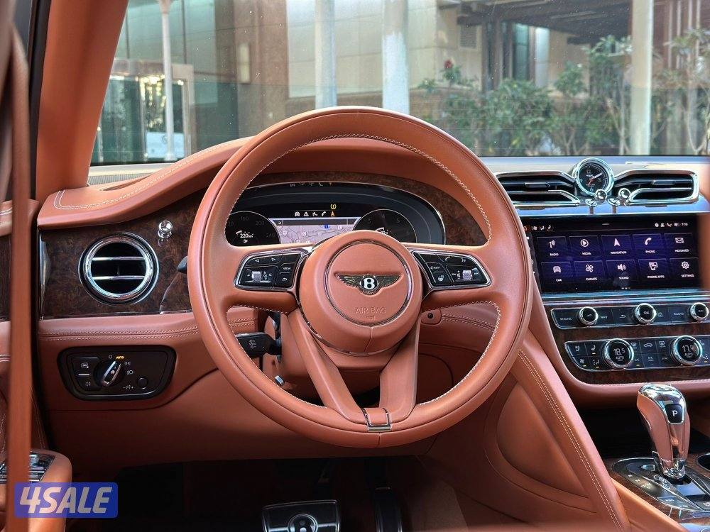 بنتليBENTAYAGA V8 موديل2022 عداد26الف وارد الزياني تحت الكفاله5