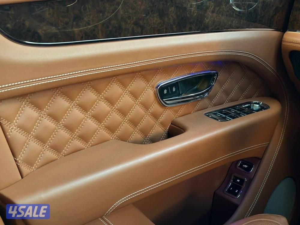 بنتليBENTAYAGA V8 موديل2022 عداد26الف وارد الزياني تحت الكفاله10