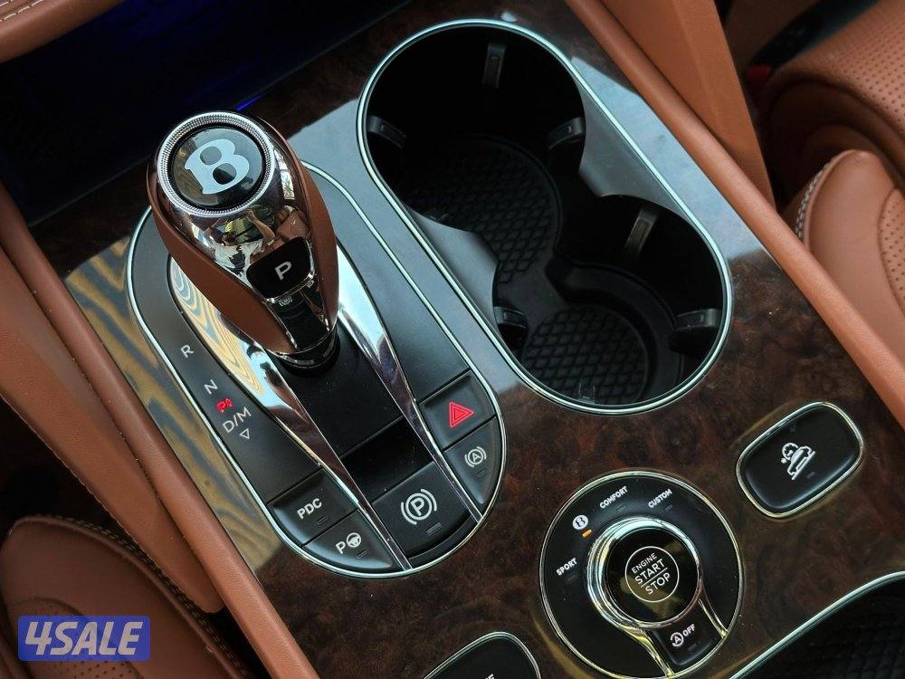 بنتليBENTAYAGA V8 موديل2022 عداد26الف وارد الزياني تحت الكفاله11
