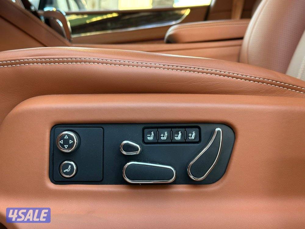 بنتليBENTAYAGA V8 موديل2022 عداد26الف وارد الزياني تحت الكفاله13