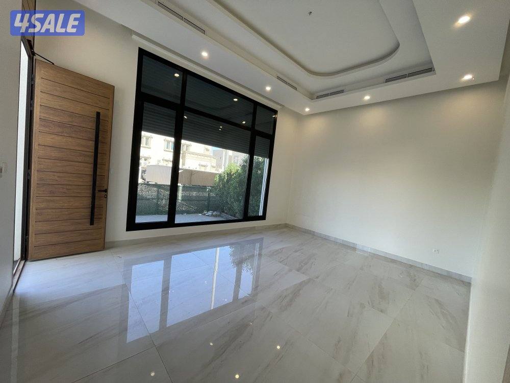 للإيجار دور ارضي جابر الاحمد مع ديوانيه وحديقه1