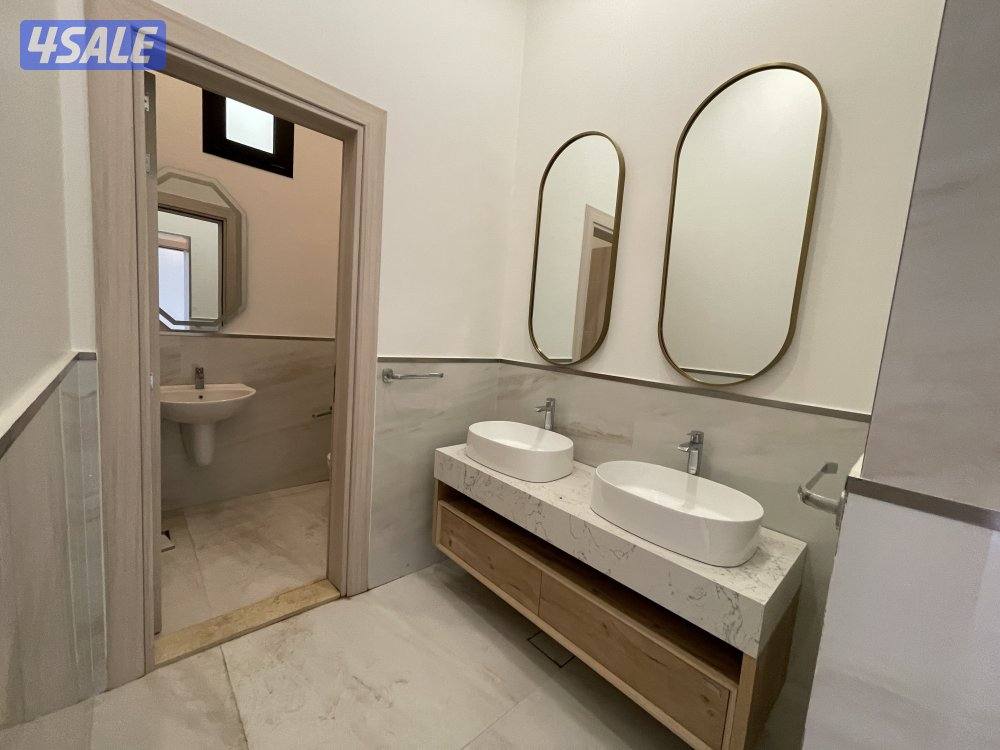 للإيجار دور ارضي جابر الاحمد مع ديوانيه وحديقه2