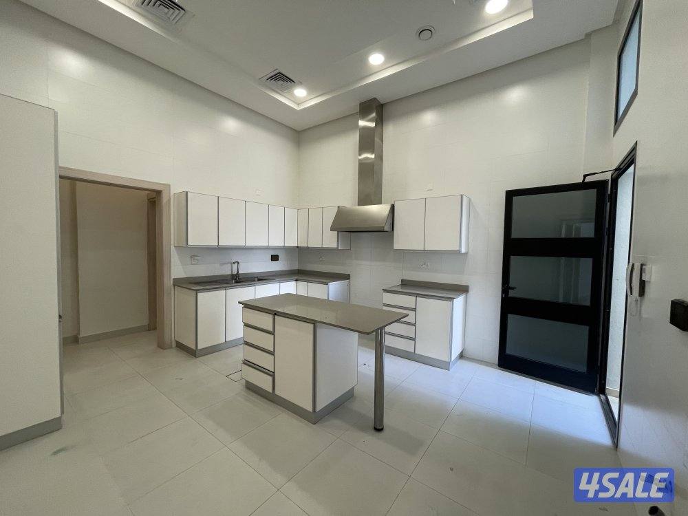 للإيجار دور ارضي جابر الاحمد مع ديوانيه وحديقه3