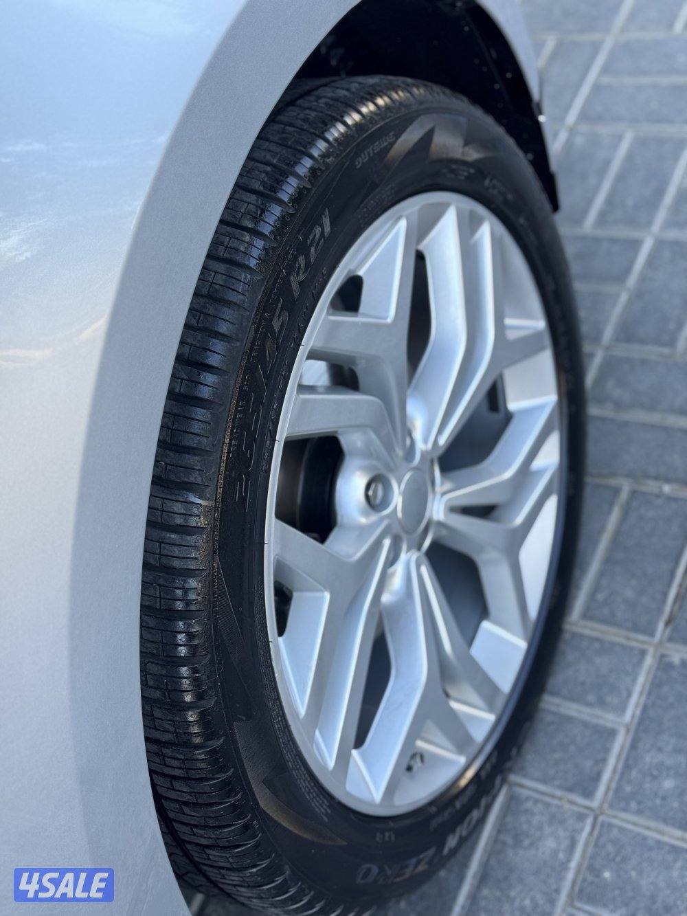 لاندروفر فيلارR - Dynamic موديل 2019 عداد 43 وكالة الغانم P25013