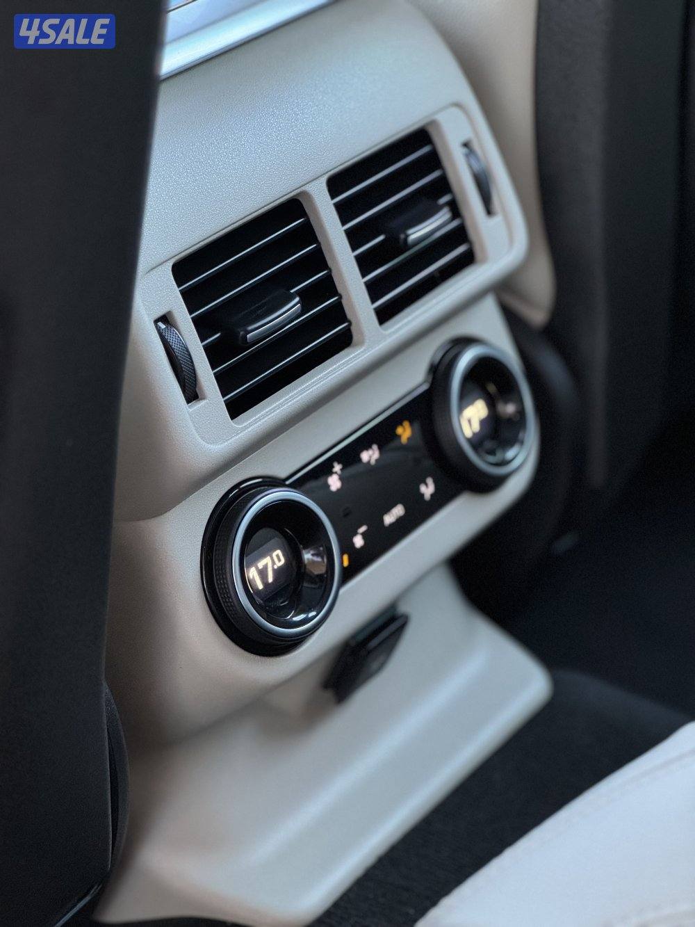 لاندروفر فيلارR - Dynamic موديل 2019 عداد 43 وكالة الغانم P25014