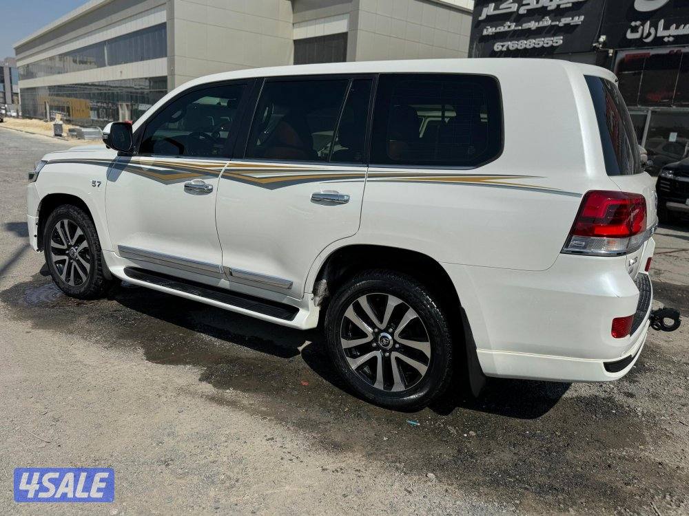 تويوتا لاندكروزر 5.7 VX.R -V83