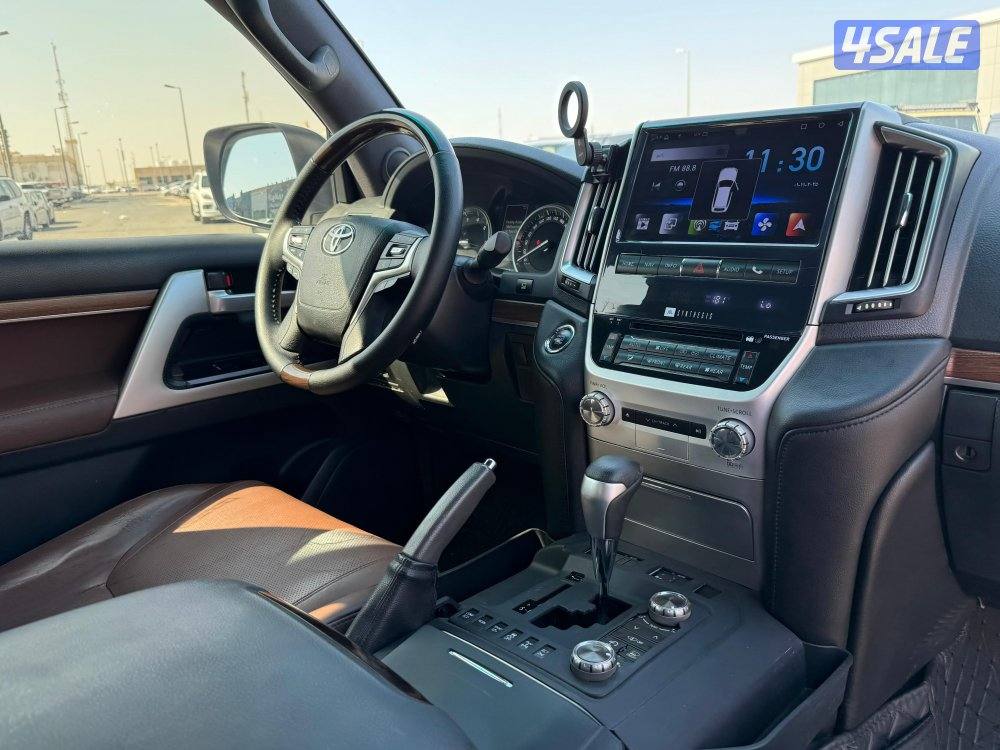 تويوتا لاندكروزر 5.7 VX.R -V86