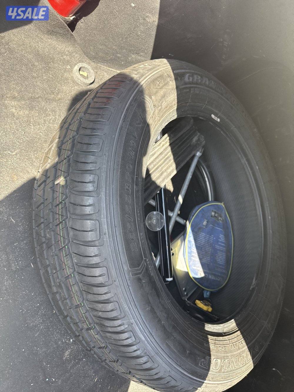 للبيع تاير واحد مال لاند مو ماشي بالشارع كلش جديد نظيف الخطوط عليه2