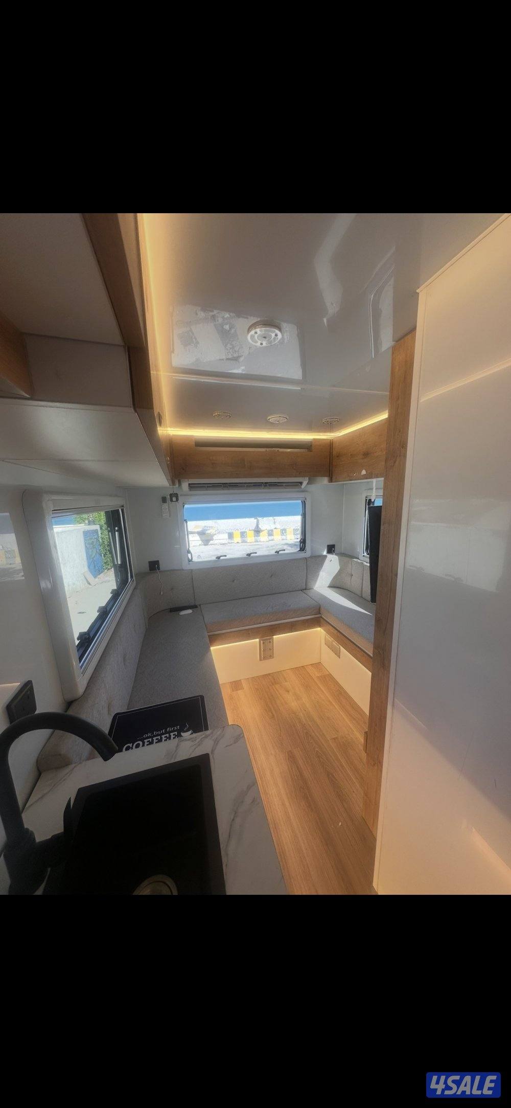 كرفان GMC HD 2500 موديل ٢٠١١ كامبر فايبرجلاس من مصنع لايف كرفان3