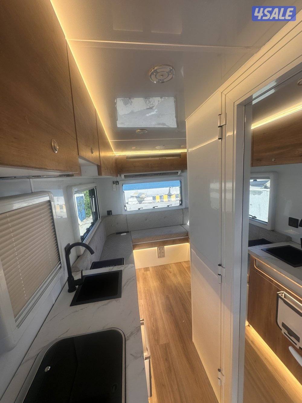 كرفان GMC HD 2500 موديل ٢٠١١ كامبر فايبرجلاس من مصنع لايف كرفان5