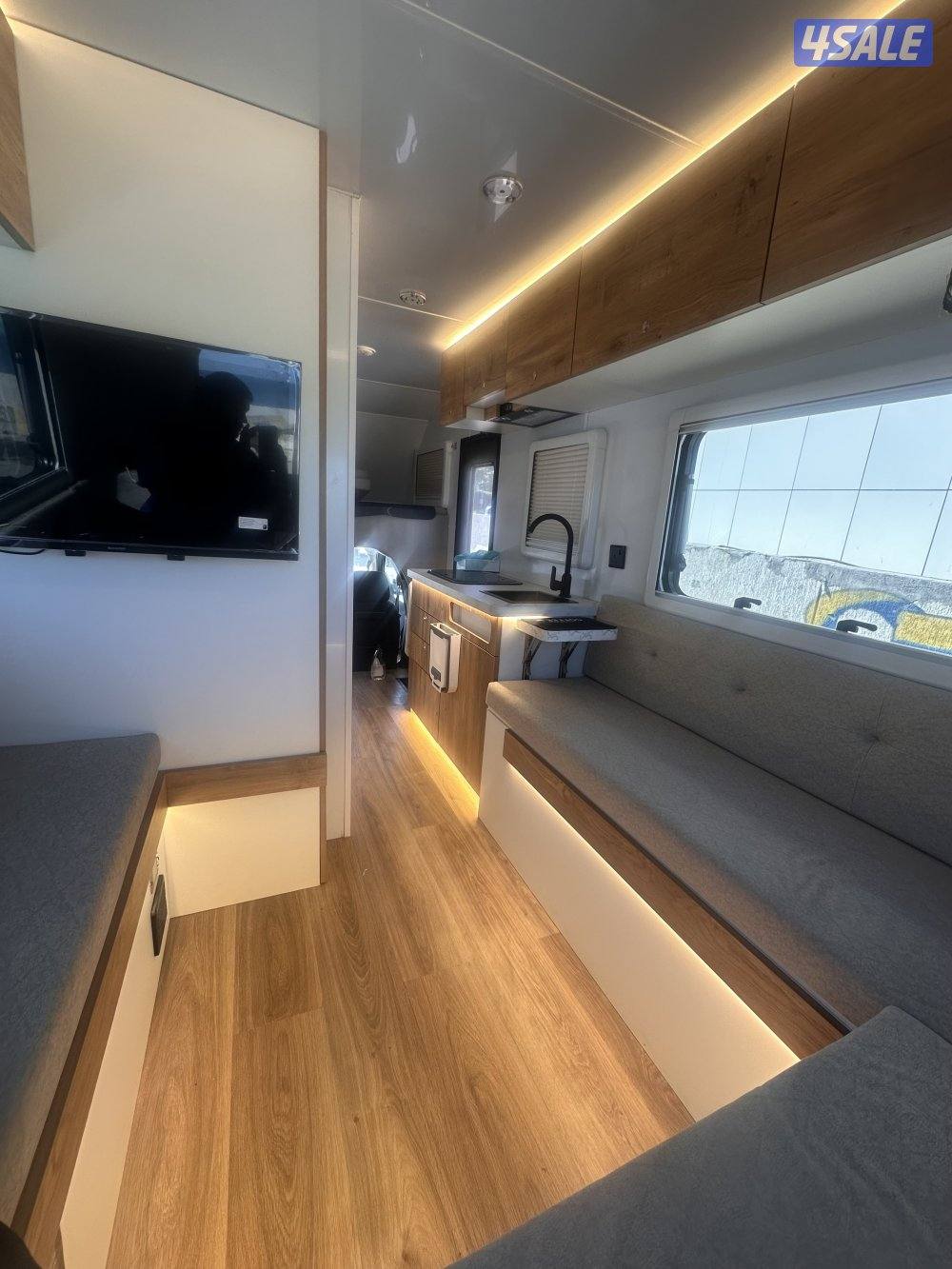 كرفان GMC HD 2500 موديل ٢٠١١ كامبر فايبرجلاس من مصنع لايف كرفان6