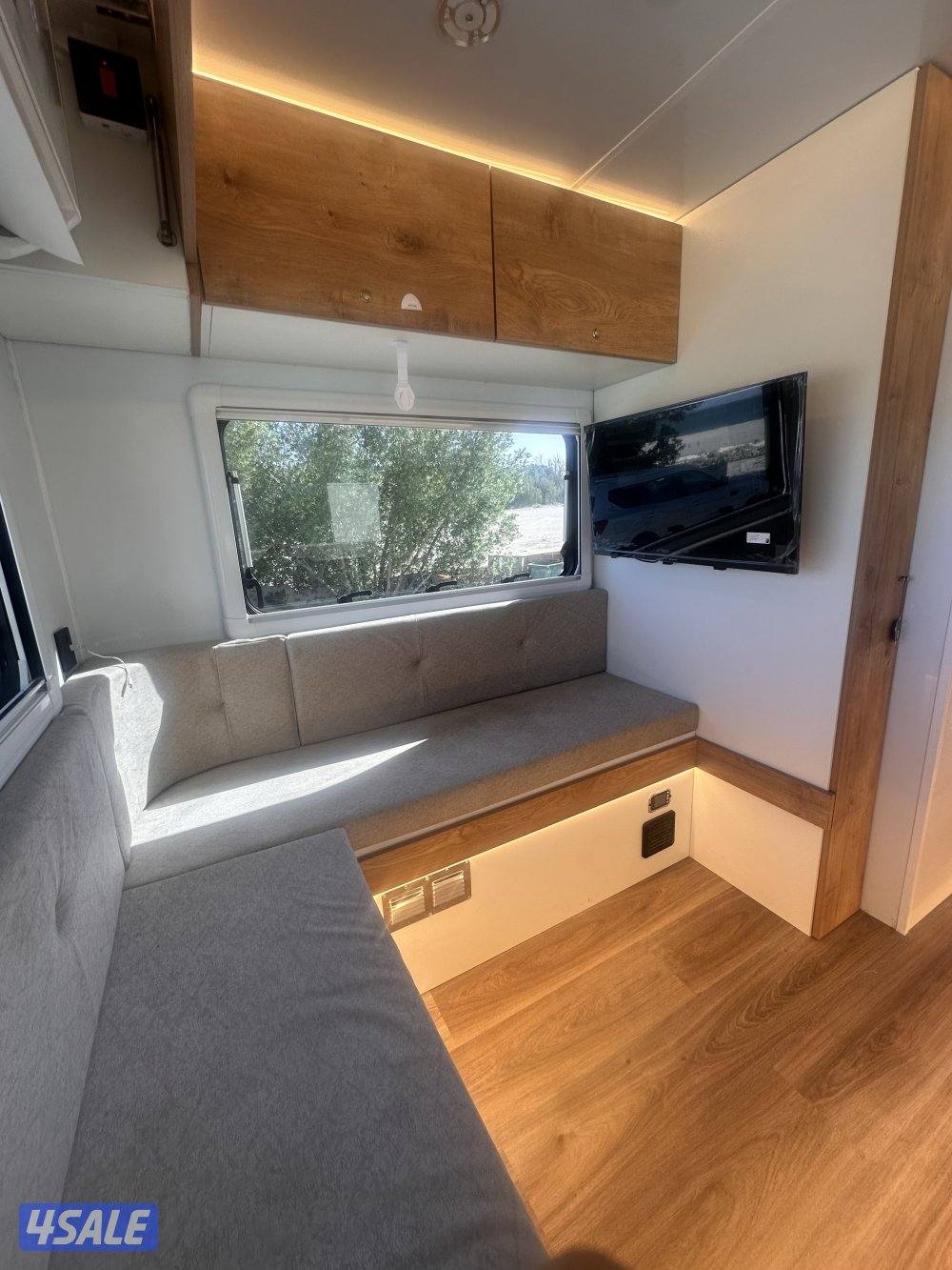 كرفان GMC HD 2500 موديل ٢٠١١ كامبر فايبرجلاس من مصنع لايف كرفان7