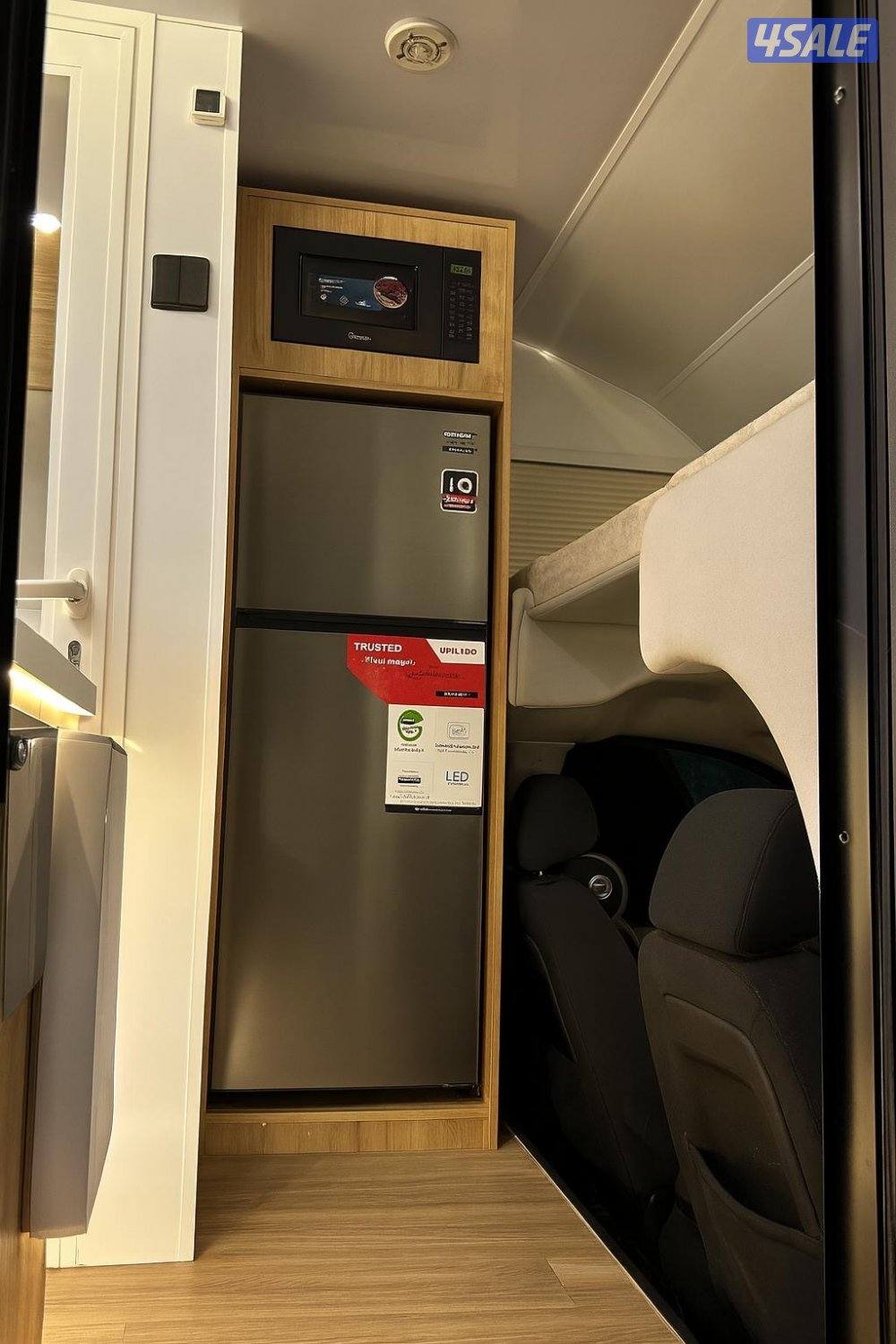 كرفان GMC HD 2500 موديل ٢٠١١ كامبر فايبرجلاس من مصنع لايف كرفان12