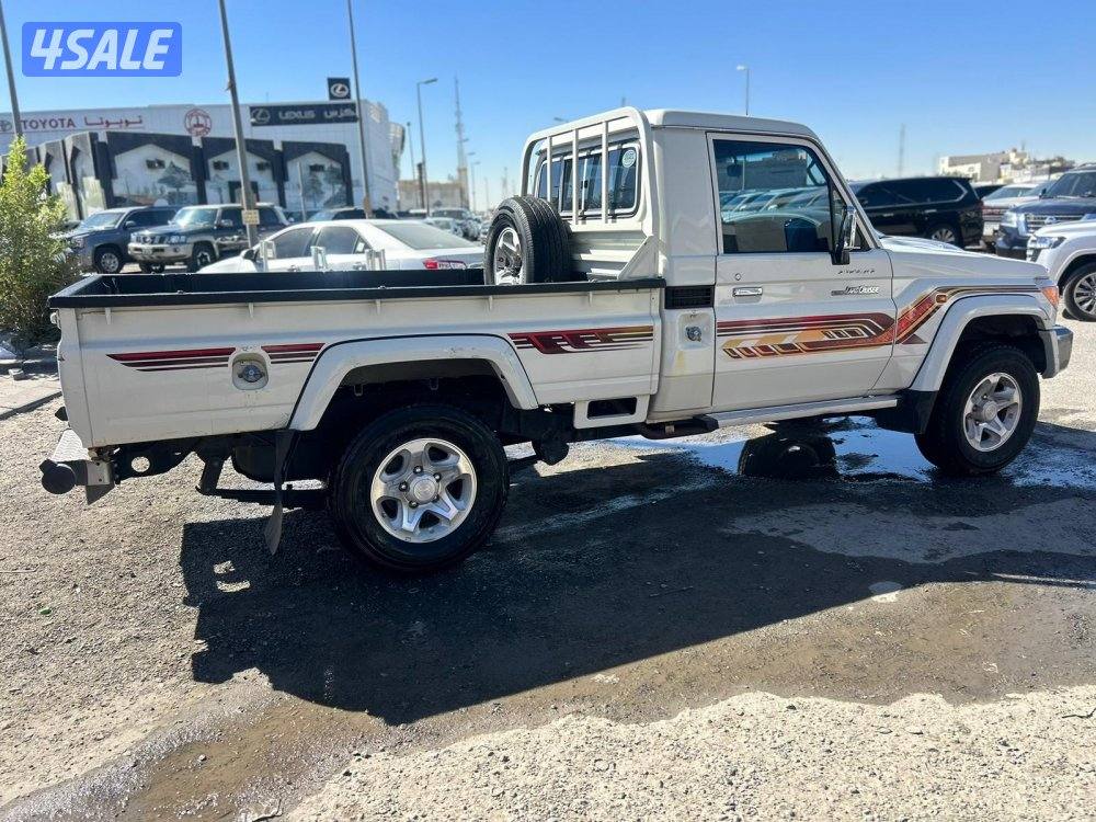 تويوتا لاند كروزر شاص LX .V6
موديل 2021
ماشى 76.000 k.m
وارد الساير .2