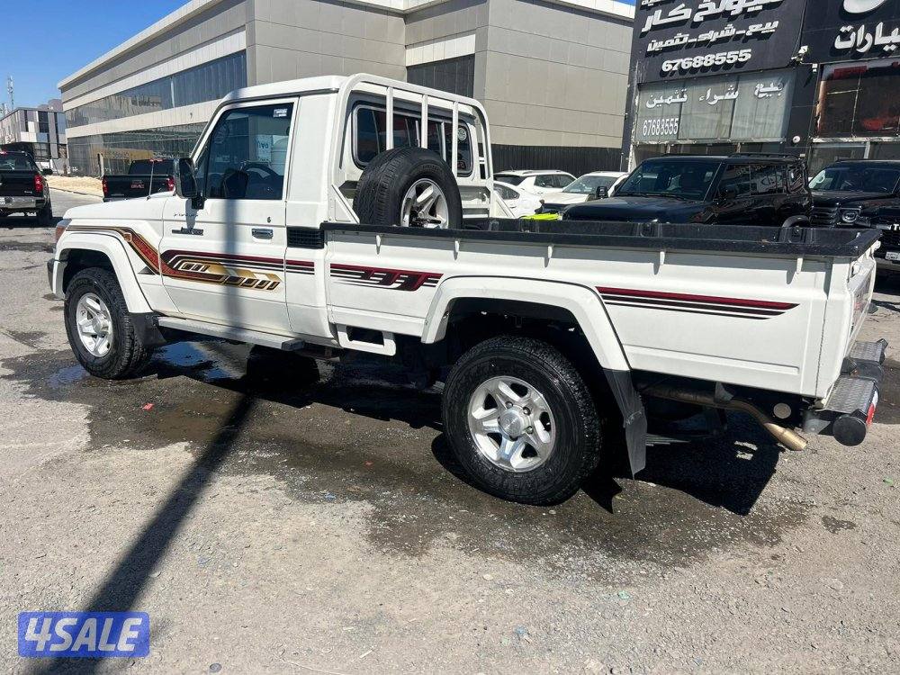 تويوتا لاند كروزر شاص LX .V6
موديل 2021
ماشى 76.000 k.m
وارد الساير .3