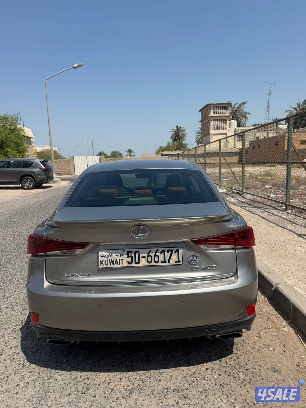 Lexsus IS 300 - model 2019 - 80000 km3