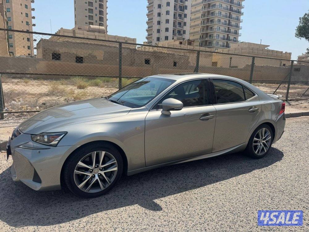 Lexsus IS 300 - model 2019 - 80000 km4