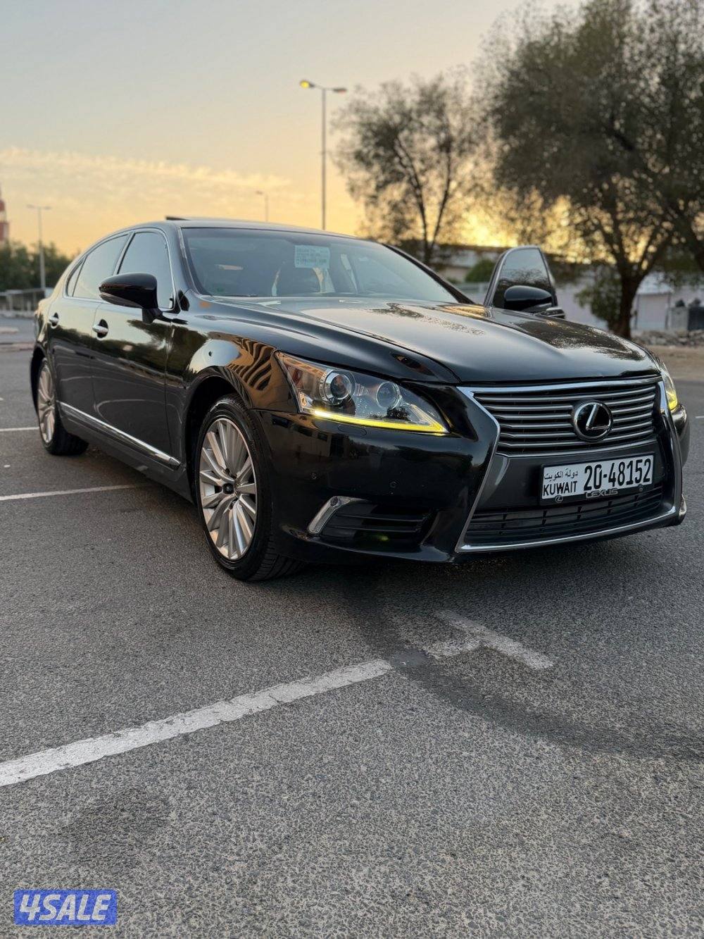 للبيع لكزس LS460L قمه بالنضافه الساير لارج فل كامل0