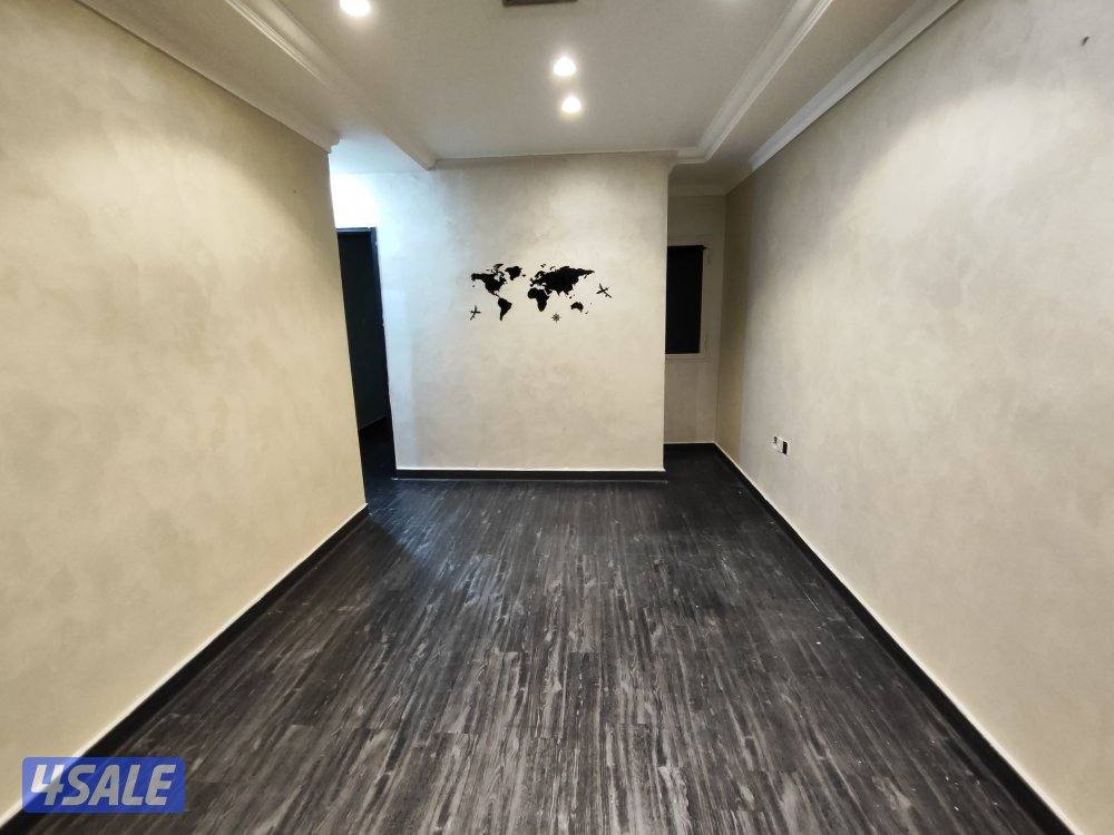 يوجد لدينا شقق للايجار سوبر لوكس فاضي وخلو غرفة صاله حمام مطبخ باركن س1