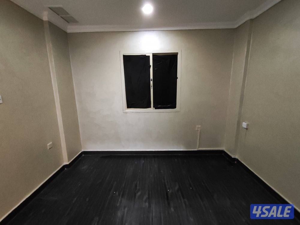 يوجد لدينا شقق للايجار سوبر لوكس فاضي وخلو غرفة صاله حمام مطبخ باركن س3