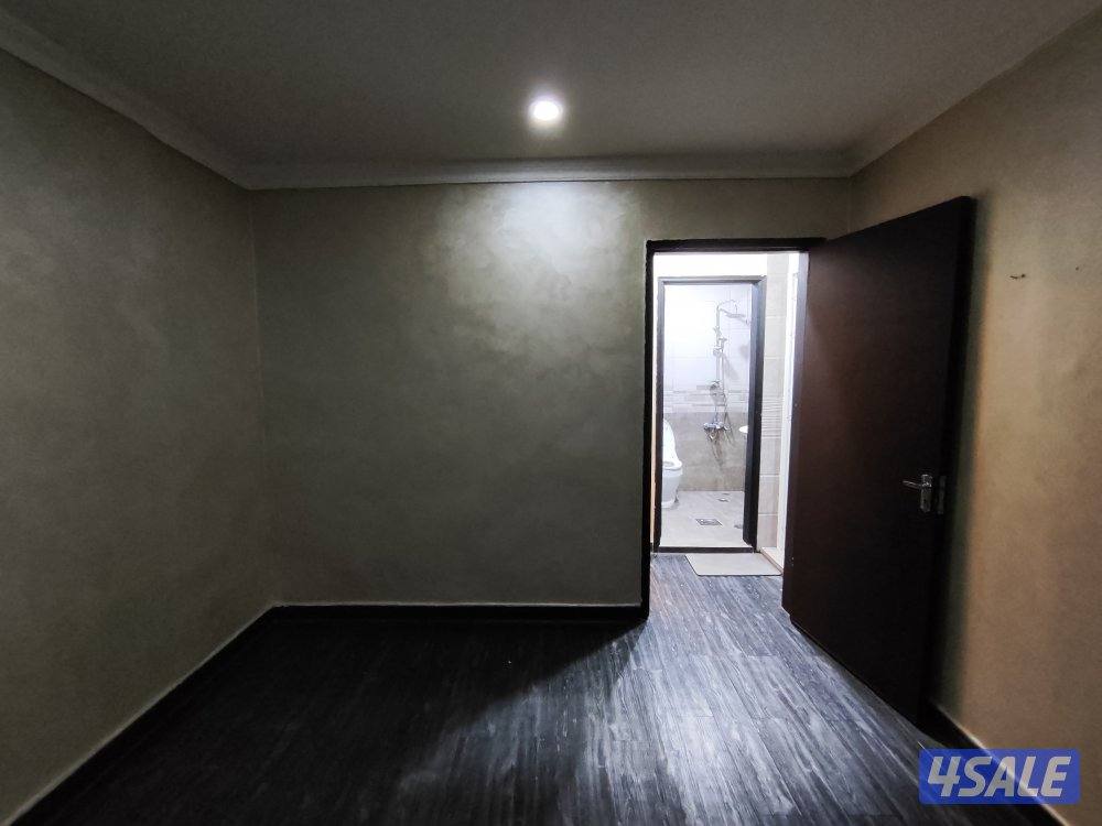 يوجد لدينا شقق للايجار سوبر لوكس فاضي وخلو غرفة صاله حمام مطبخ باركن س4