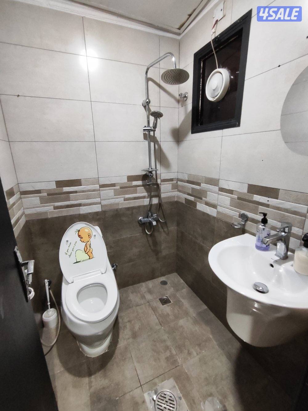 يوجد لدينا شقق للايجار سوبر لوكس فاضي وخلو غرفة صاله حمام مطبخ باركن س5