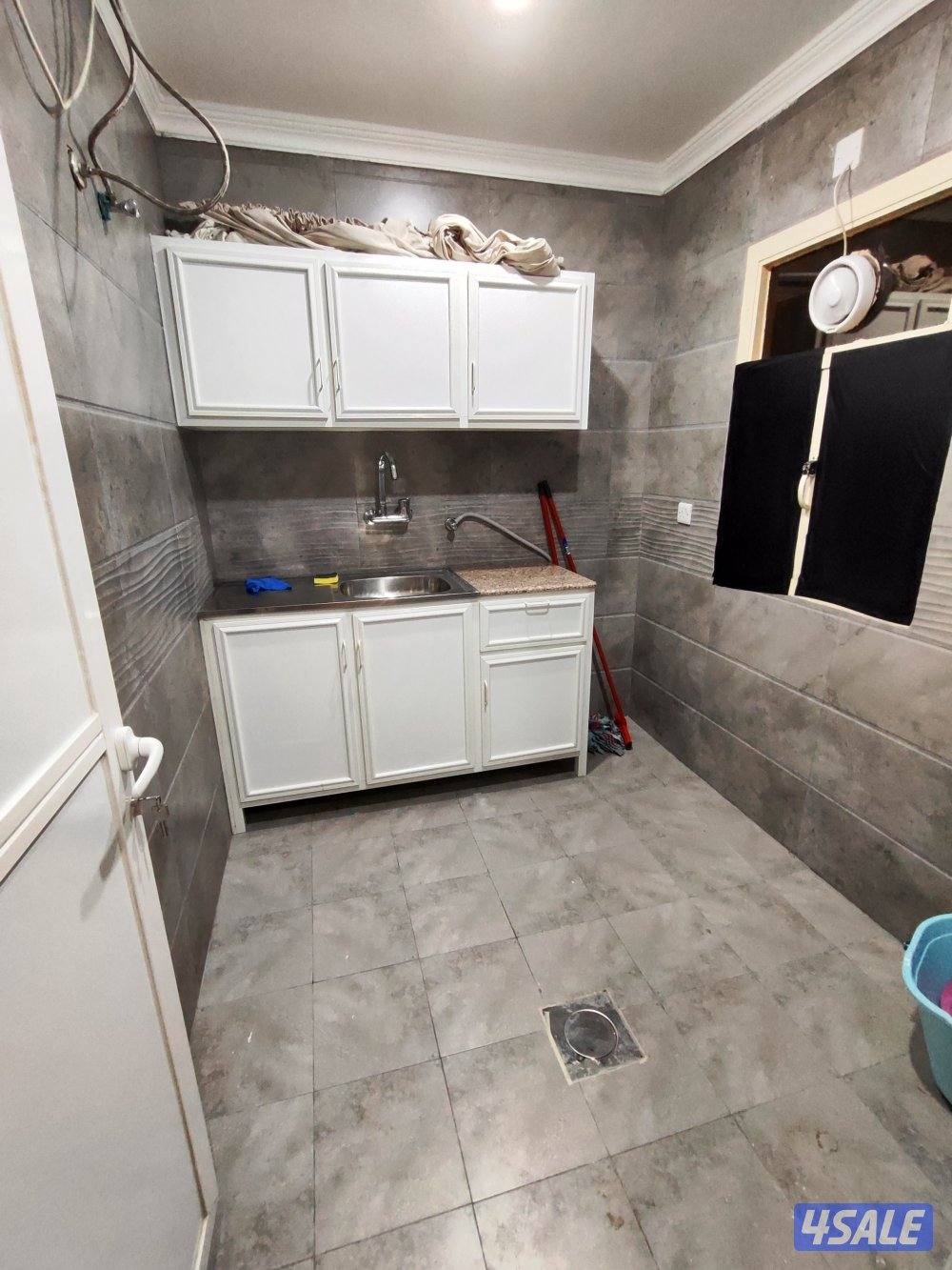 يوجد لدينا شقق للايجار سوبر لوكس فاضي وخلو غرفة صاله حمام مطبخ باركن س6