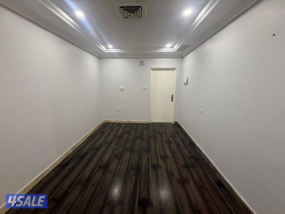 يوجد لدينا شقق للايجار سوبر لوكس فاضي وخلو غرفة صاله حمام مطبخ باركن س13