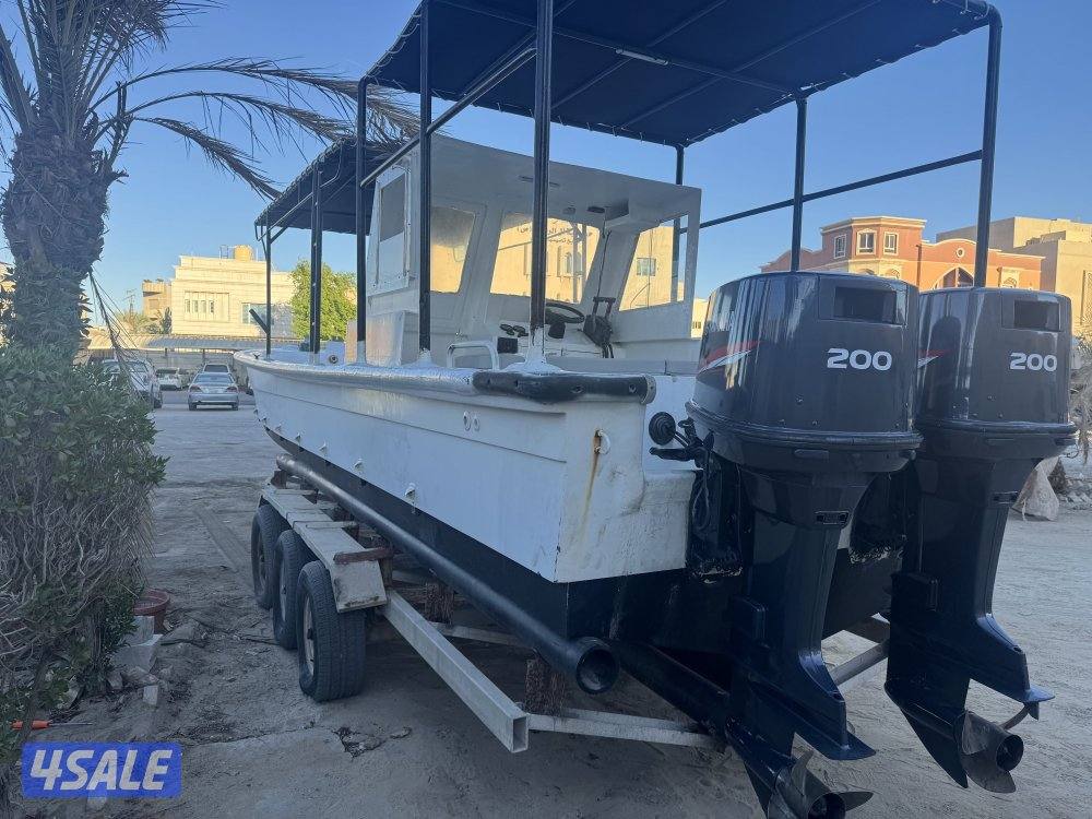 للبيع طراد اماراتي 36 قدم مجدد بالكامل كهرباء تنجيد سيرفس كامل للمكابن0