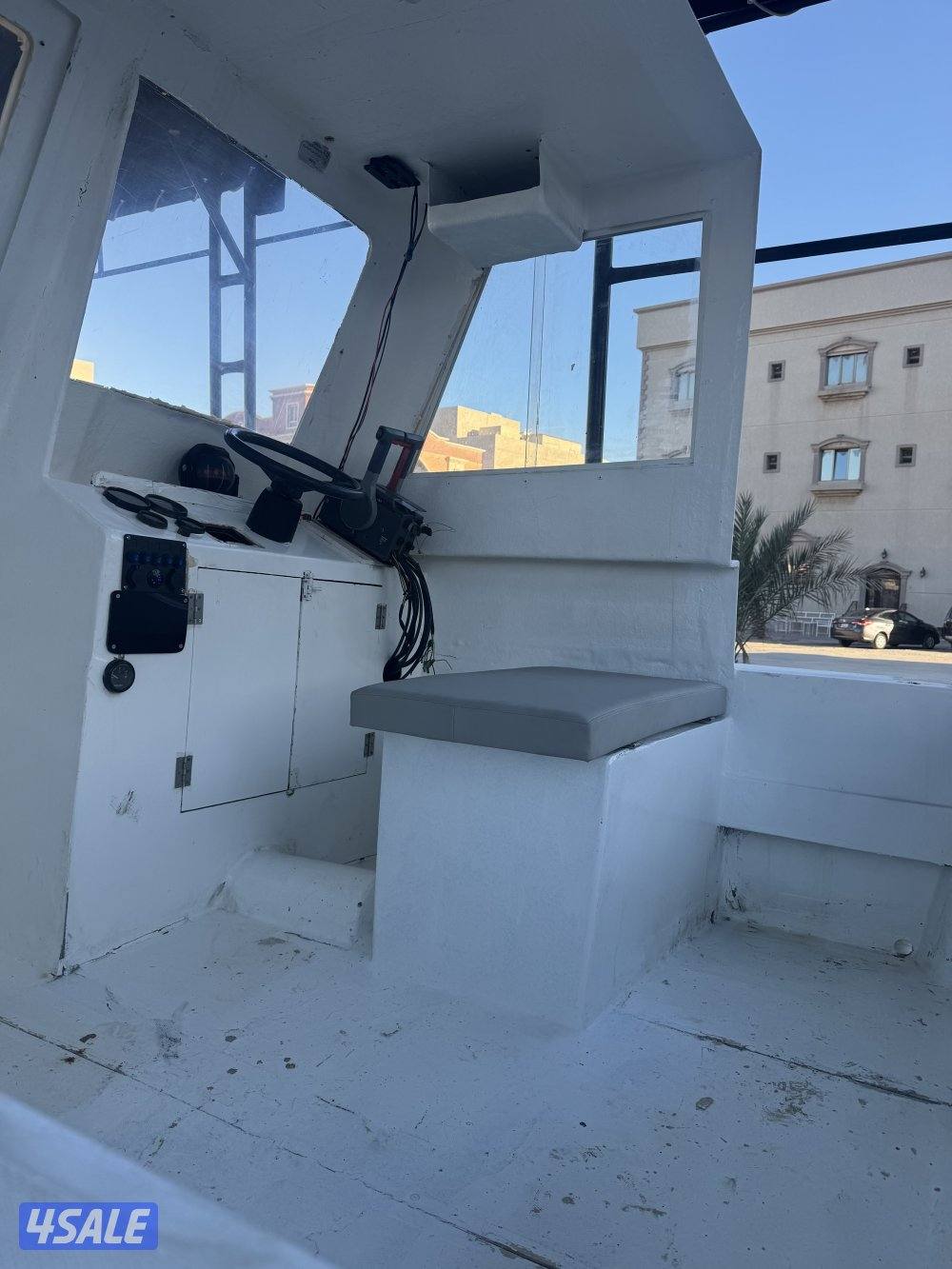 للبيع طراد اماراتي 36 قدم مجدد بالكامل كهرباء تنجيد سيرفس كامل للمكابن2