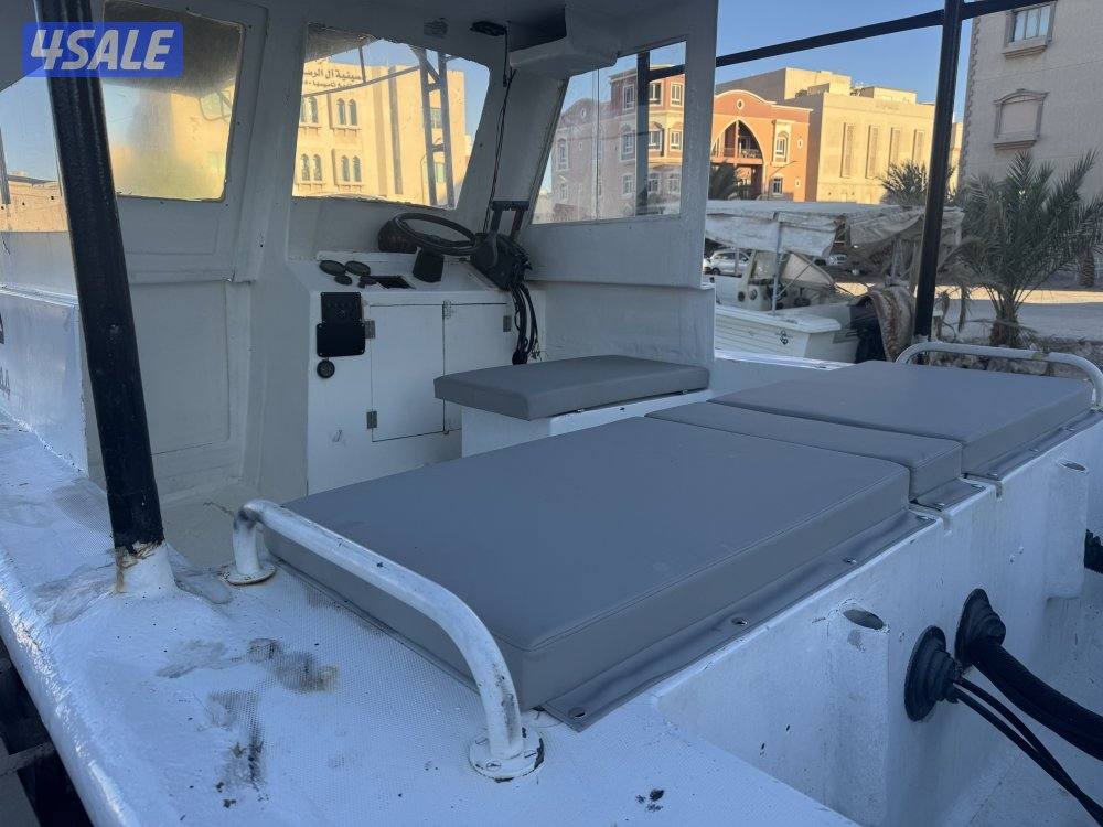 للبيع طراد اماراتي 36 قدم مجدد بالكامل كهرباء تنجيد سيرفس كامل للمكابن6