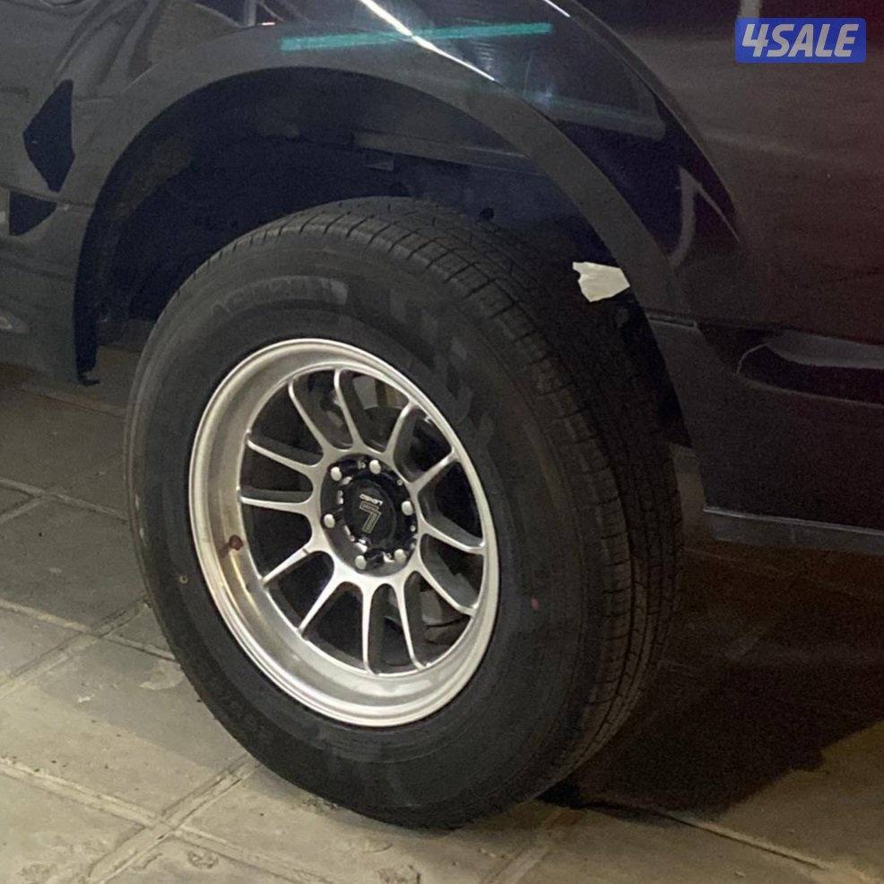 للبيع رنقات لنزو مع تواير شبه جديد اصليه حجم ١٨ كانت راكب ع فورد1