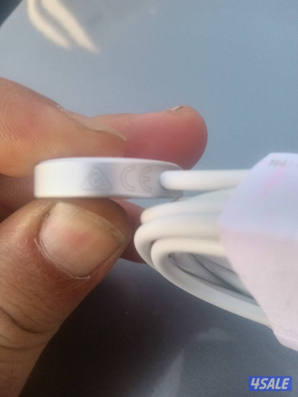 شاحن واتش ابل وايرليس اصلي جديد بالسريال نمبر1