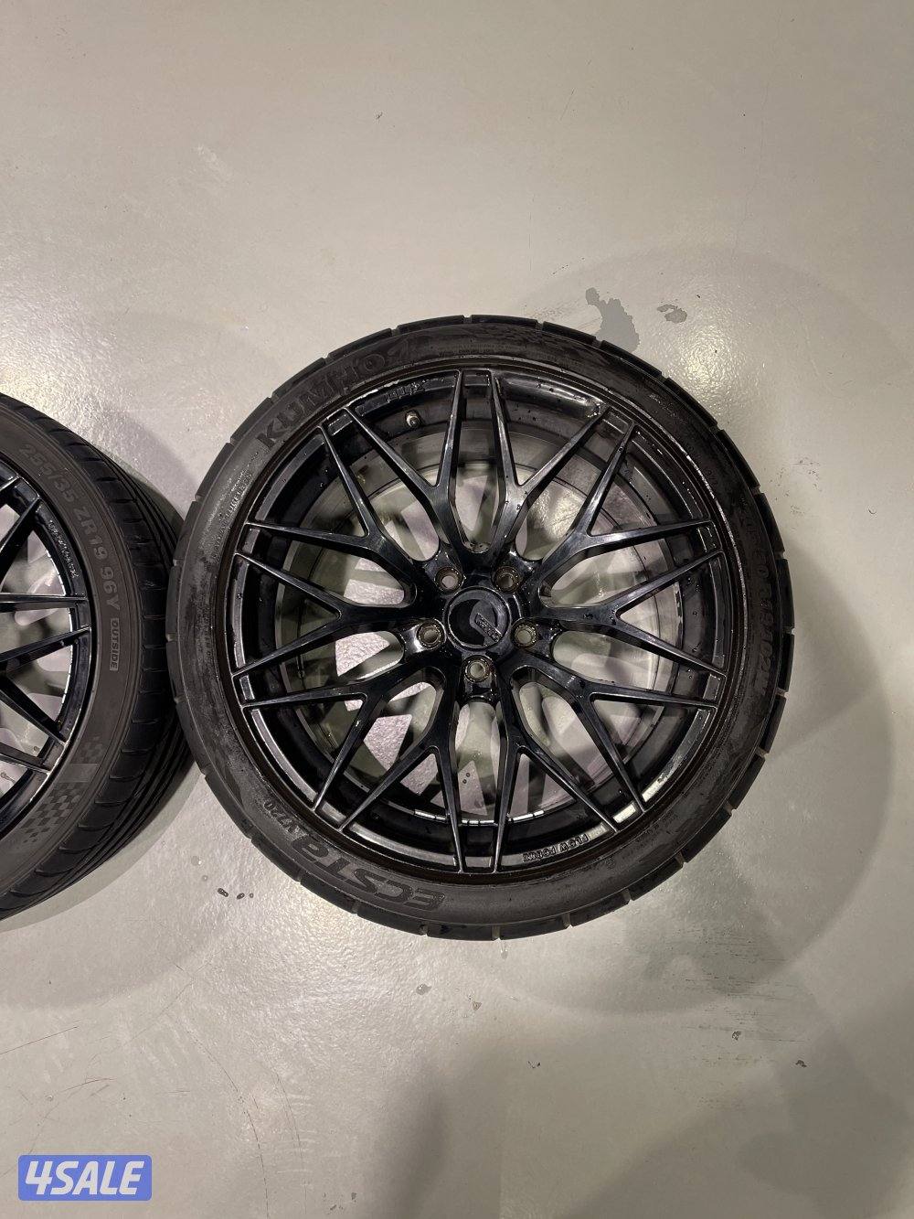 رنقات مرسيدس c63 مع تواير سيمي سليك0