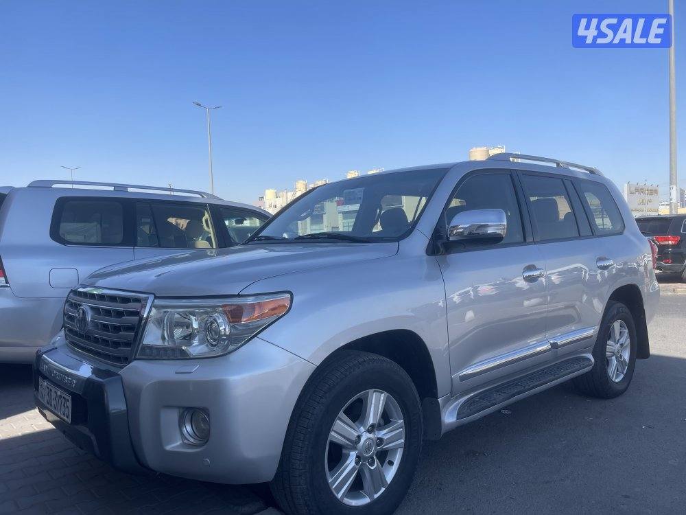 لاند كروزر GXR 2014 ماشي 362 الف كم صبغ الوكالة ما عدا قطعة واحدة0