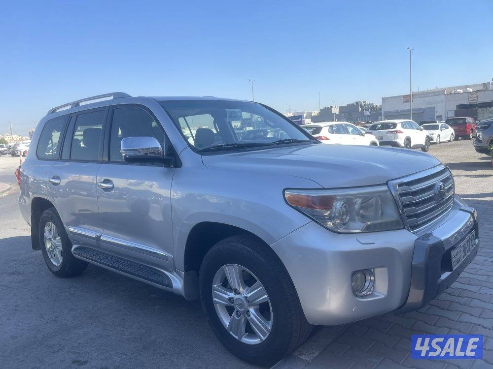 لاند كروزر GXR 2014 ماشي 362 الف كم صبغ الوكالة ما عدا قطعة واحدة1
