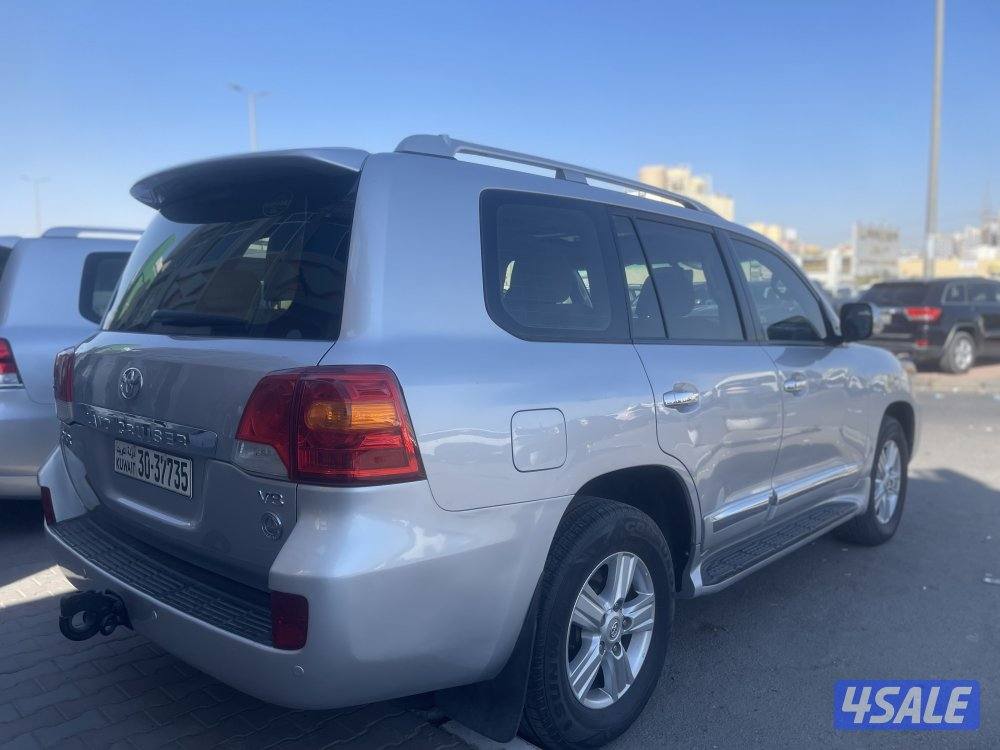 لاند كروزر GXR 2014 ماشي 362 الف كم صبغ الوكالة ما عدا قطعة واحدة3