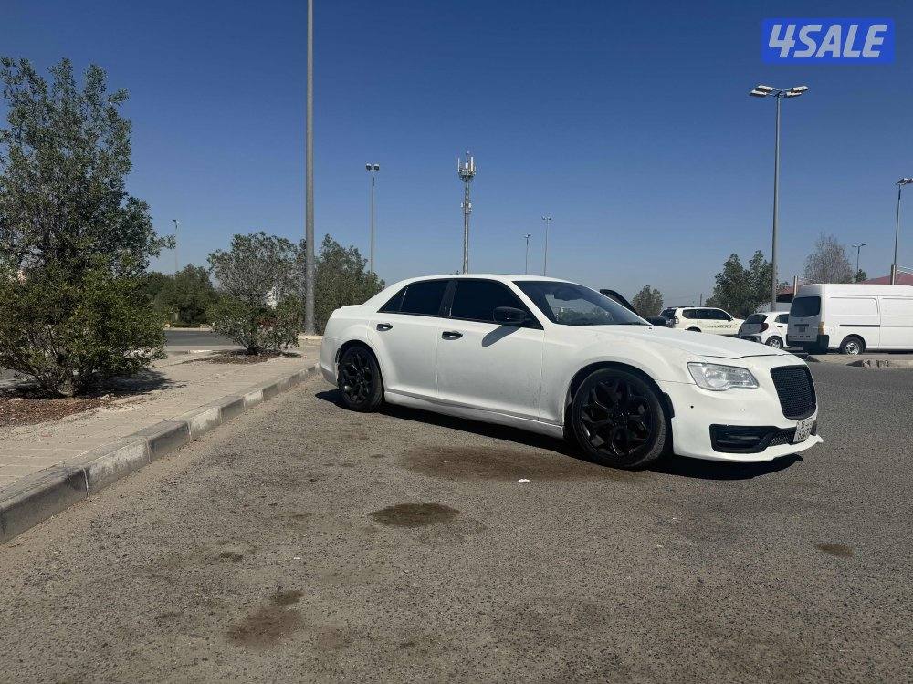 كرايسلر C300 ٨ سلندر0