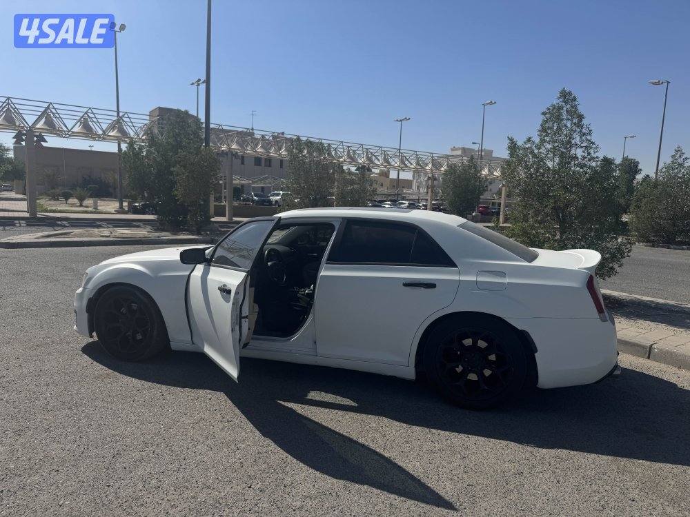 كرايسلر C300 ٨ سلندر2