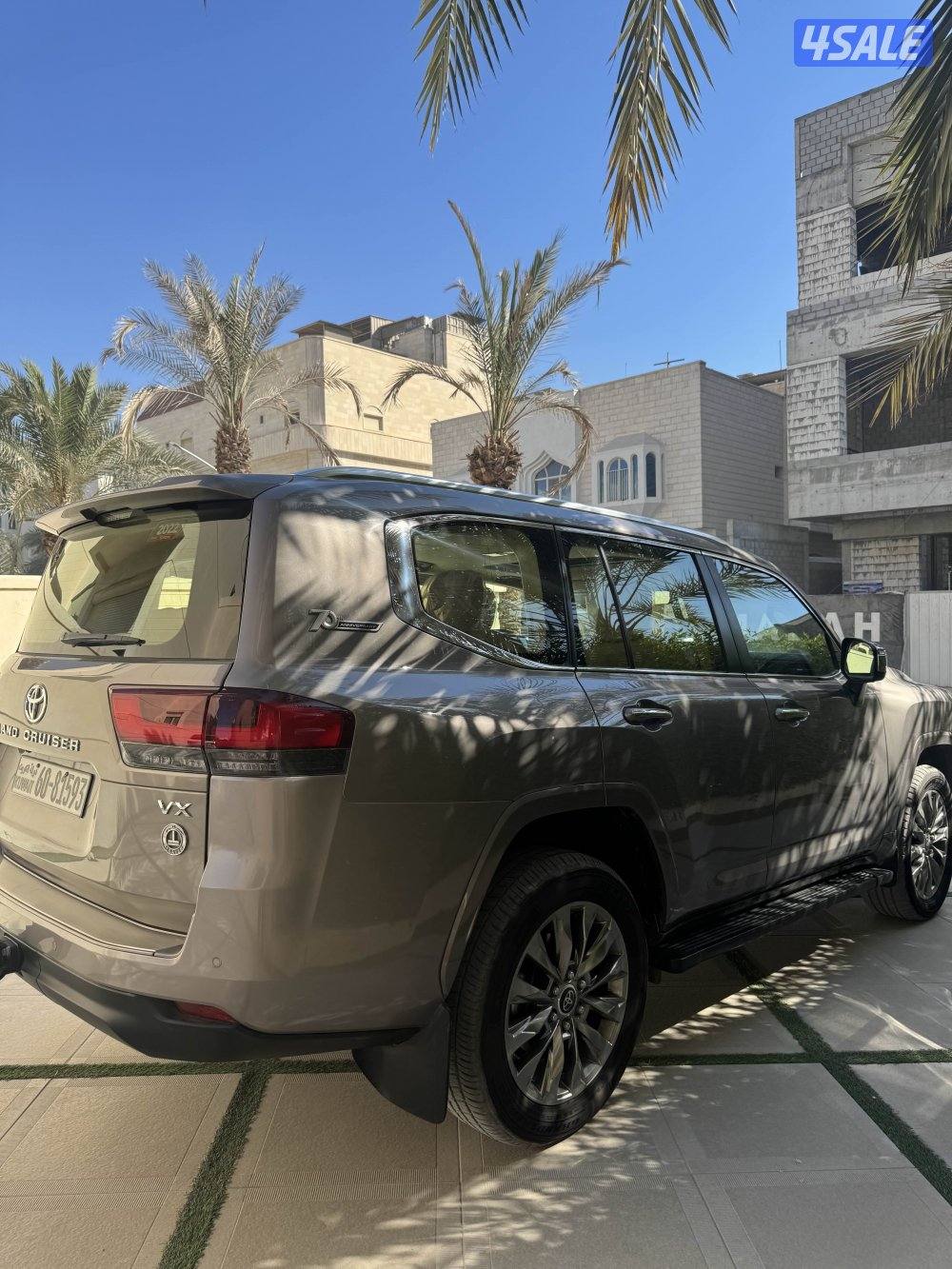 للبيع لاند كروزر VX عداد 34 الف صبغ الوكالة3