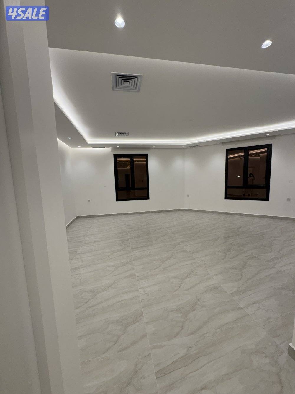 للإيجار دور اول في غرب عبدالله المبارك جديد لم يسكن0