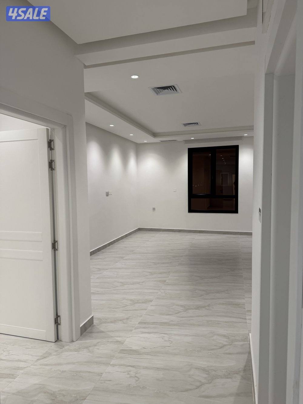 للإيجار دور اول في غرب عبدالله المبارك جديد لم يسكن3