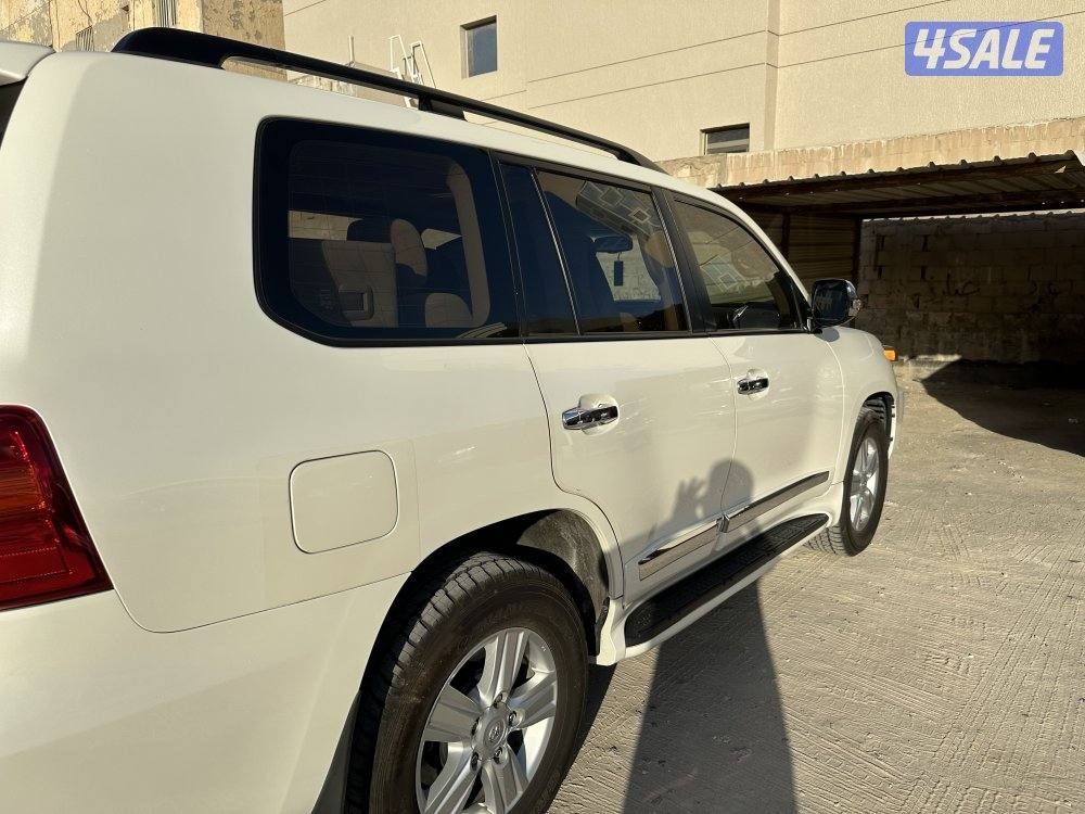لاند كروزر ٢٠١٤ صبغ الوكاله سيرفيس منتظم بالوكاله ماشي ٢٠٠١١ شرط الفحص0