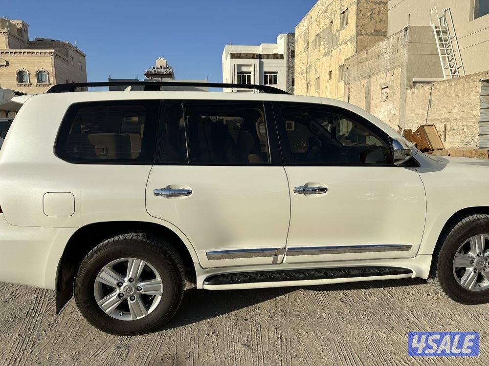 لاند كروزر ٢٠١٤ صبغ الوكاله سيرفيس منتظم بالوكاله ماشي ٢٠٠١١ شرط الفحص7